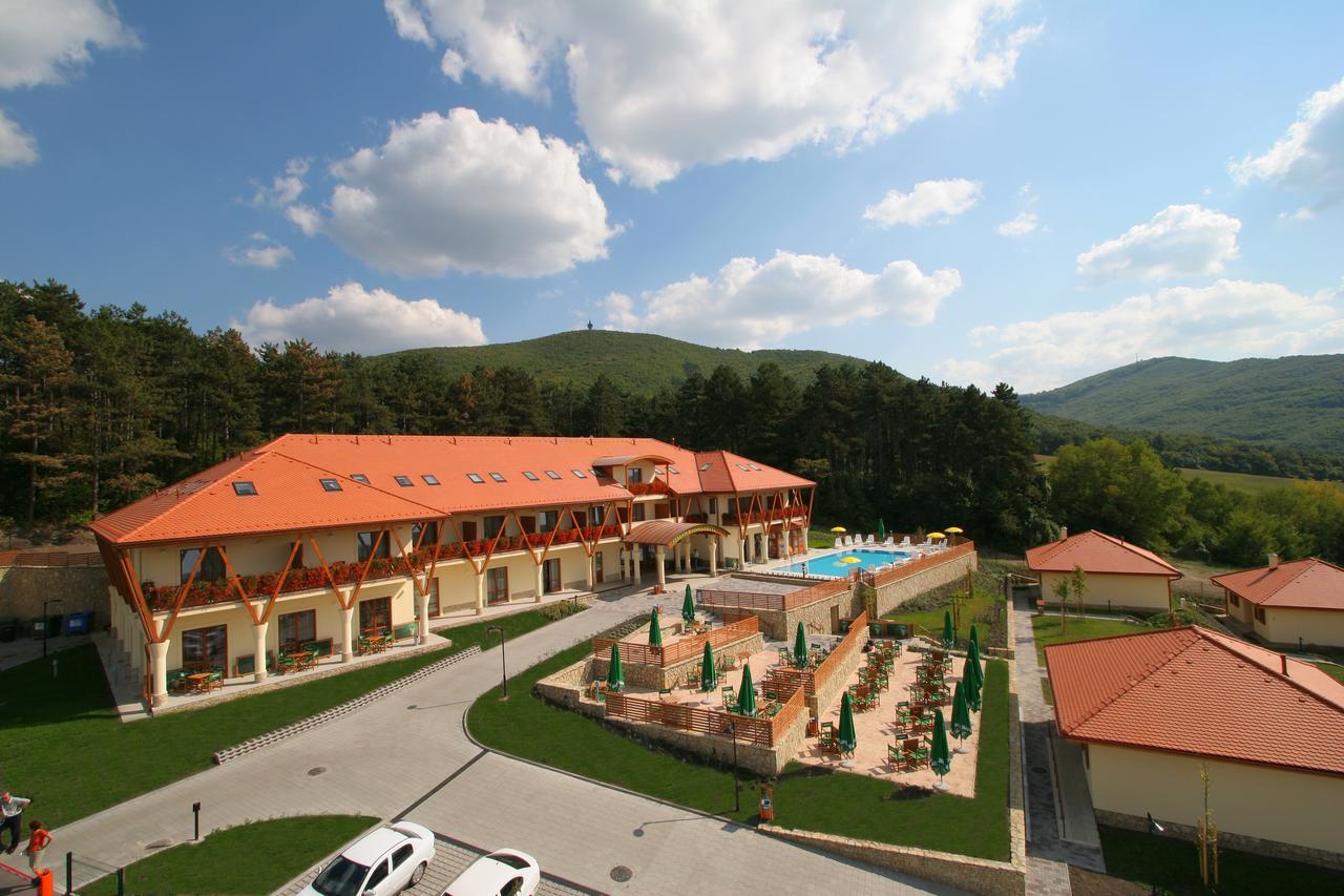 萨拉吉卡里格特酒店 Szilvásvárad 外观 照片